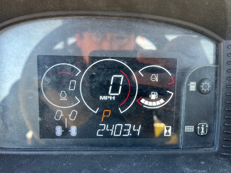 2021-john-deere-gator-image-13