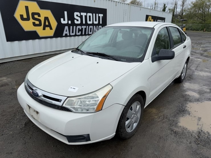 2009-ford-focus-sedan-image-1