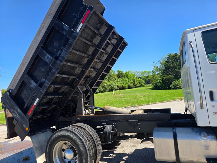 2009-sterling-acterra-image-60