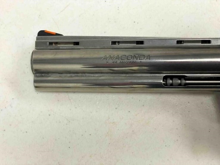 colt-revolver-image-4