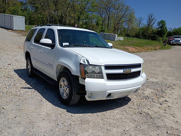 2008-chevrolet-tahoe-image-13