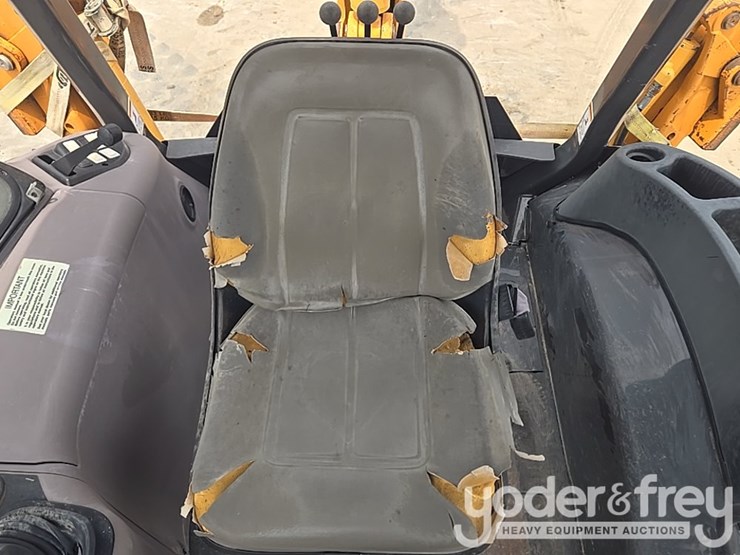 2004-case-580m-image-73