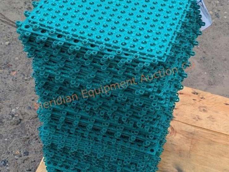 ~153--green-interlocking-rubber-floor-tiles-image-4