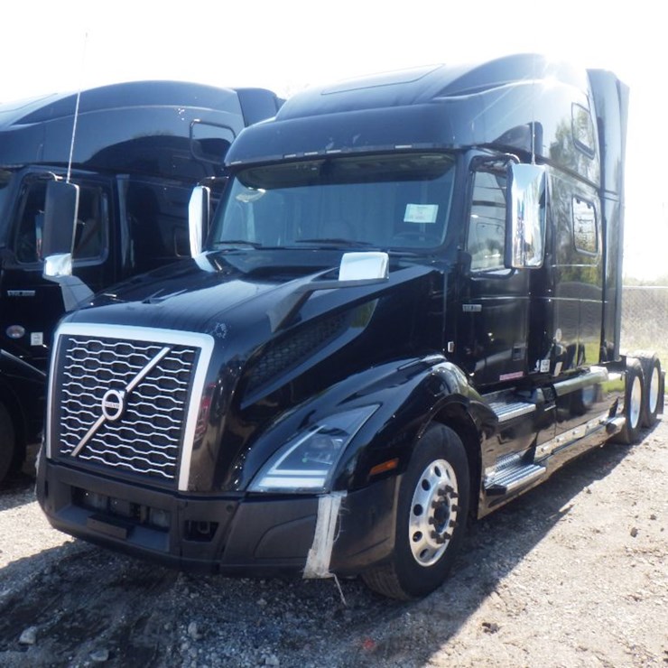 2022 VOLVO VNL860