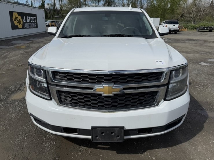 2016-chevrolet-tahoe-image-8