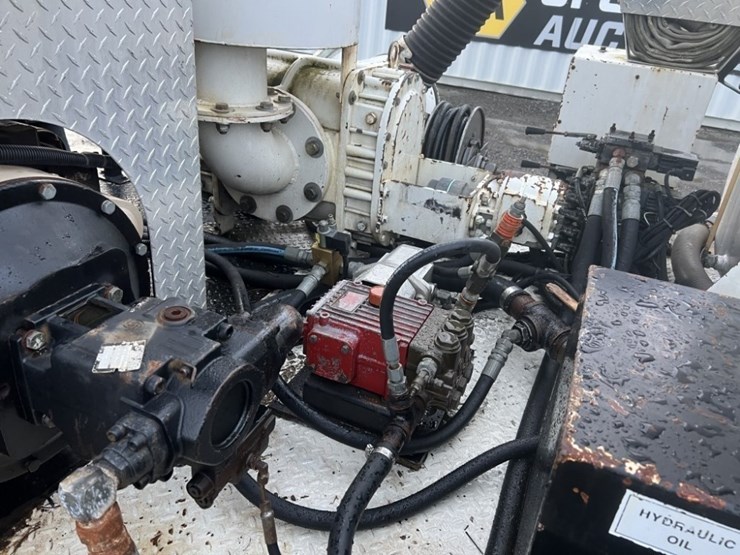 2009-gmc-w5500-image-18