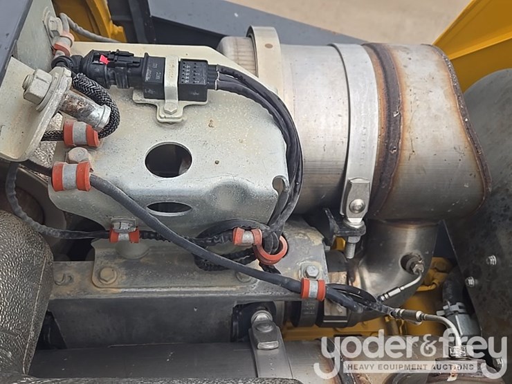 2018-deere-310l-image-60