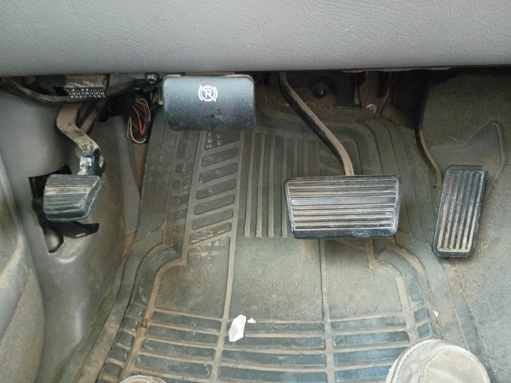 2005-chevrolet-suburban-image-55