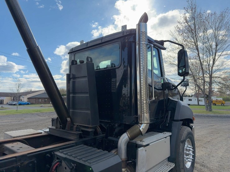 2015-caterpillar-ct660-image-24