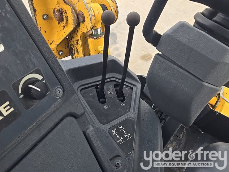2021-deere-310sl-image-107