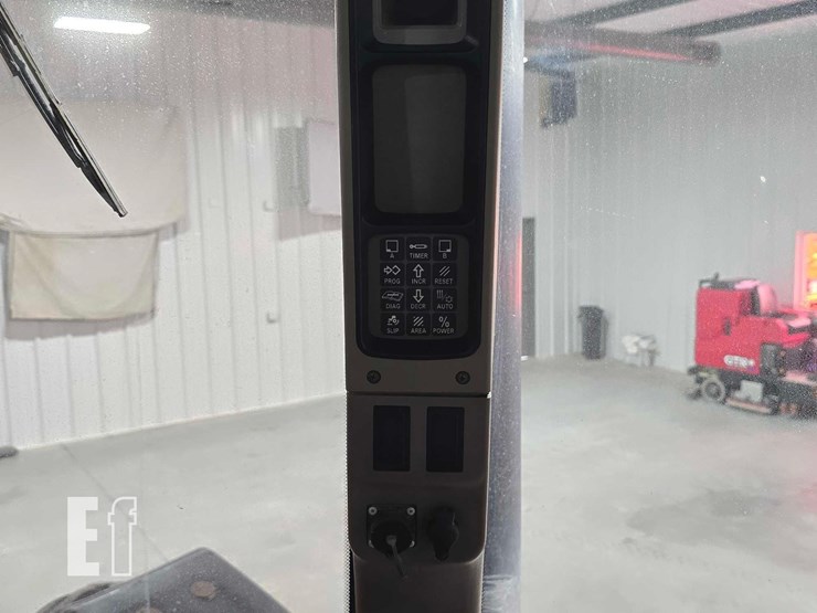 case-ih-magnum-245-image-17