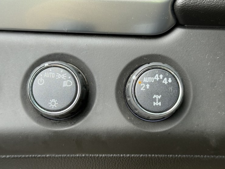 2019-chevrolet-tahoe-image-33