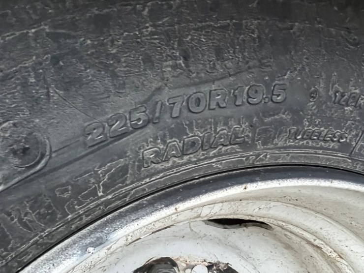 2009-gmc-w5500-image-29