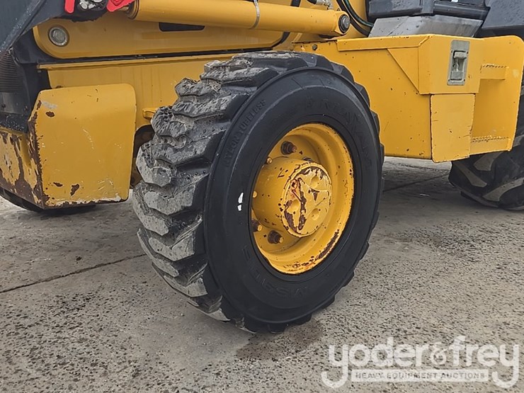 2018-deere-310l-image-12