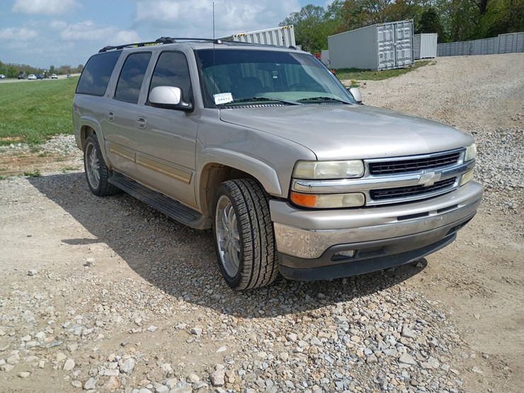 2005-chevrolet-suburban-image-14