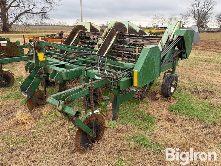 2001-kmc-4-30-peanut-digger-image-1