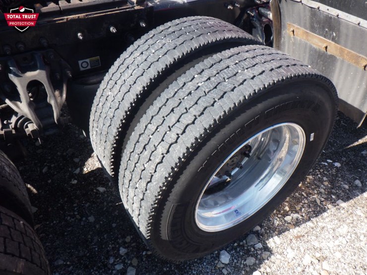 2022-peterbilt-567-image-8