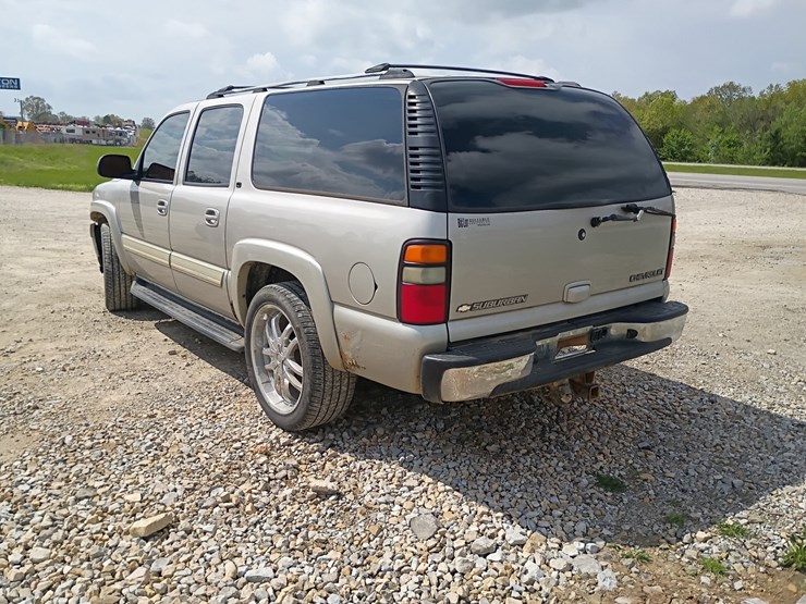2005-chevrolet-suburban-image-5