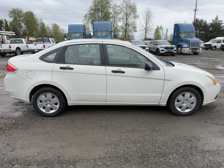 2009-ford-focus-sedan-image-3