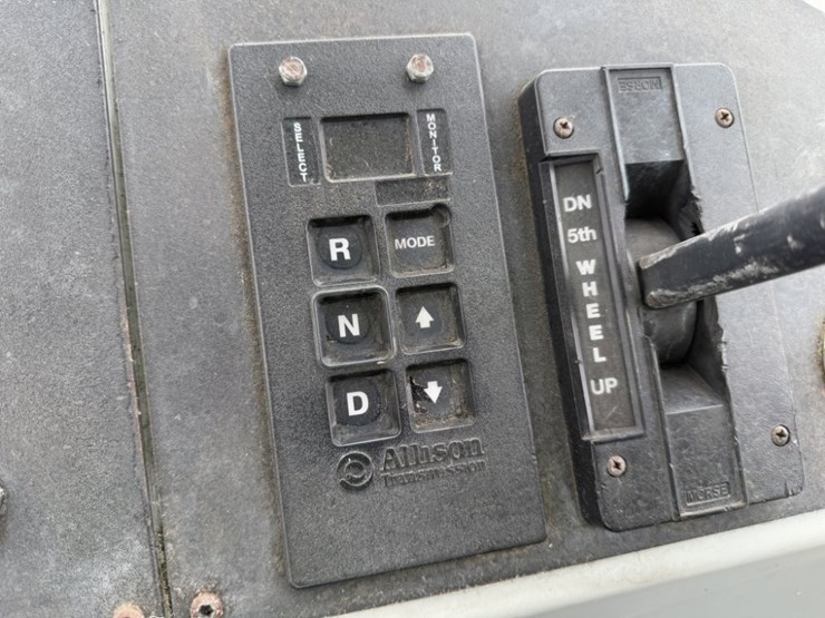 2010-kalmar-ottawa-yard-spotter-truck-image-23