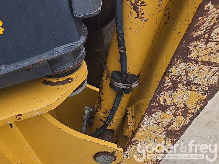 2018-deere-310l-image-50
