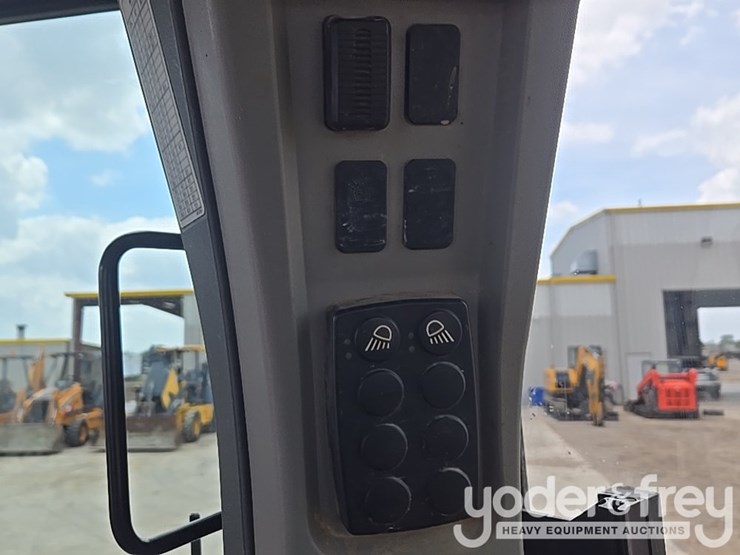2019-caterpillar-d6-lgp-image-106
