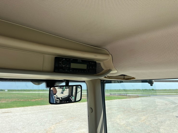 2004-john-deere-7420-image-21