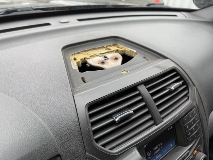 2017-ford-explorer-image-34