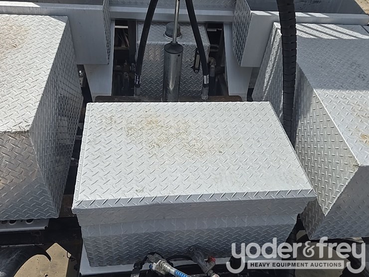 2014-kenworth-t880-image-42