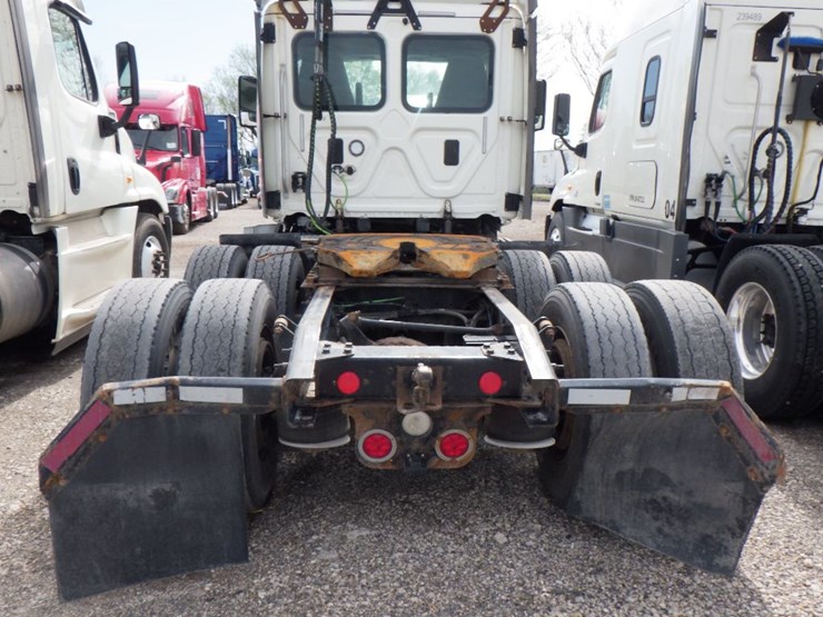 2017-freightliner-cascadia-125-image-8