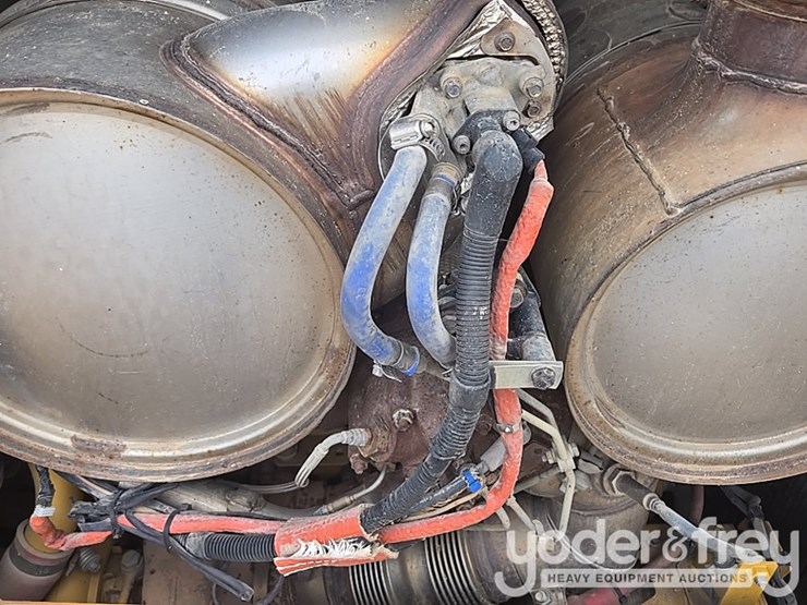 2019-caterpillar-d6-lgp-image-83