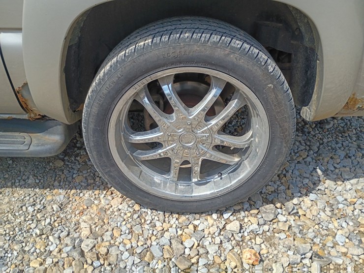 2005-chevrolet-suburban-image-85