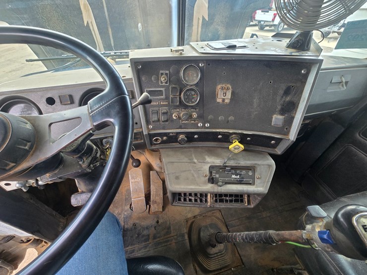 2001-mack-rd688s-image-74