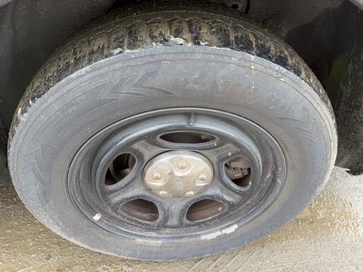 2020-ford-explorer-image-17