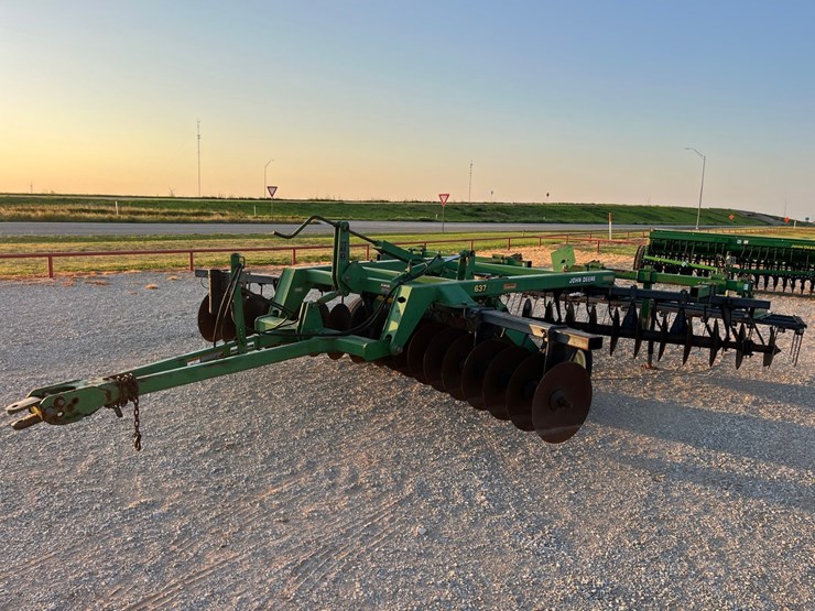 2001-john-deere-637-image-1