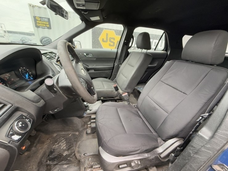 2017-ford-explorer-image-23