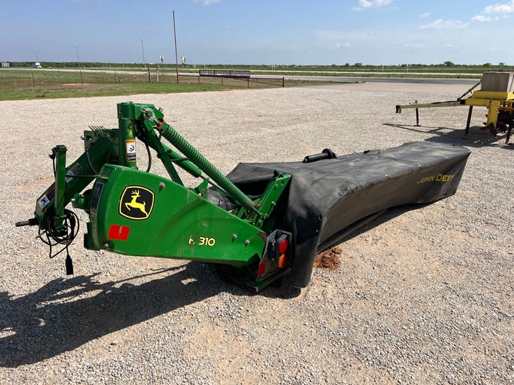 2020-john-deere-r310-image-10