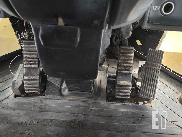 2006-caterpillar-938g-image-15