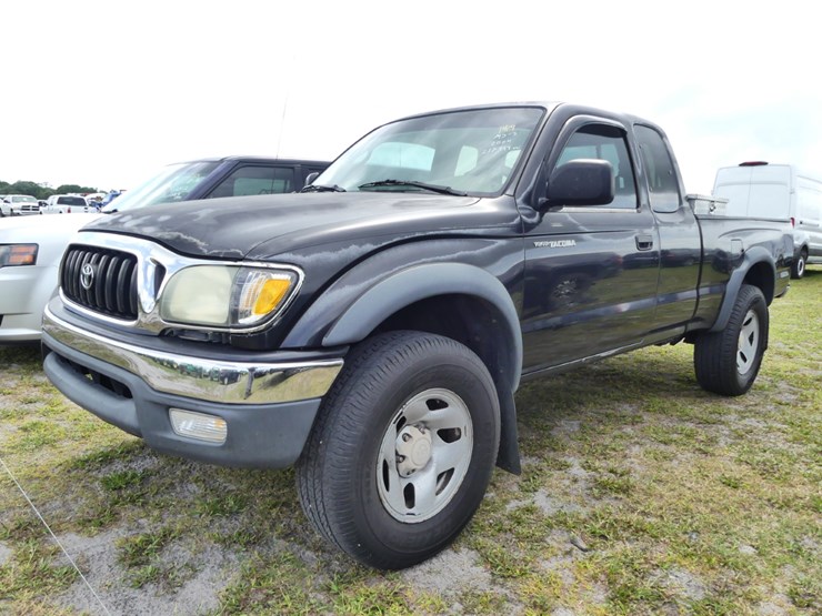 2004-toyota-tacoma-sr5-image-2