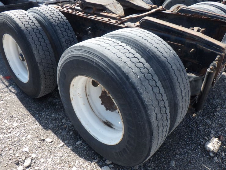 2001-mack-ch613-image-12