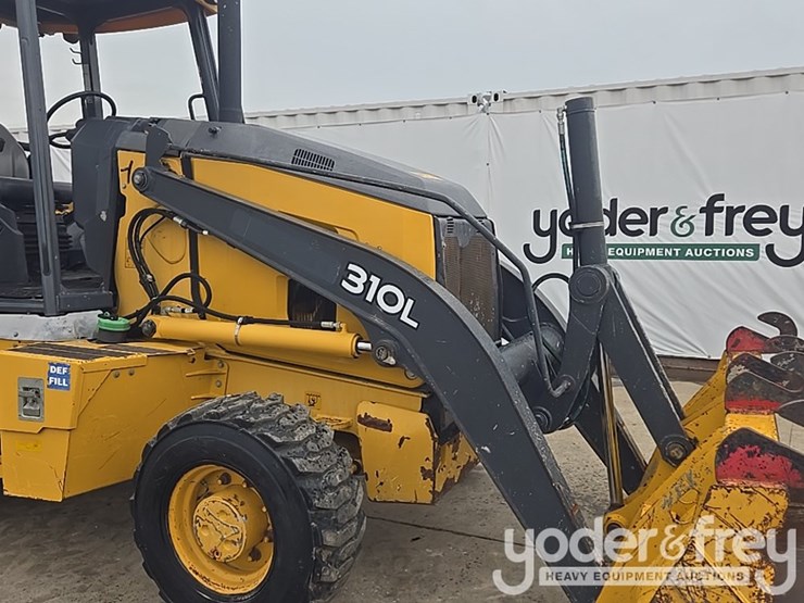 2018-deere-310l-image-34