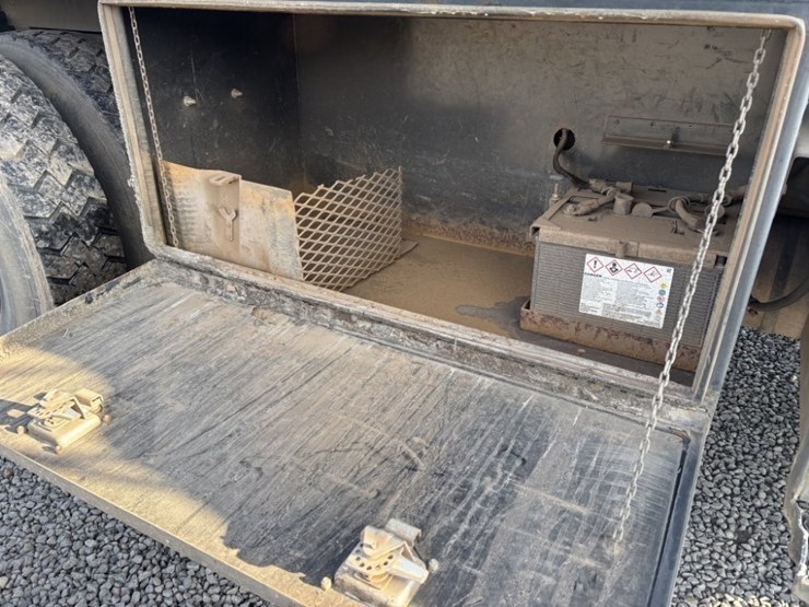 1985-international-4700-image-19