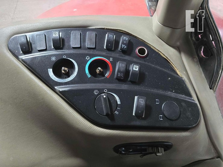 case-ih-magnum-245-image-15