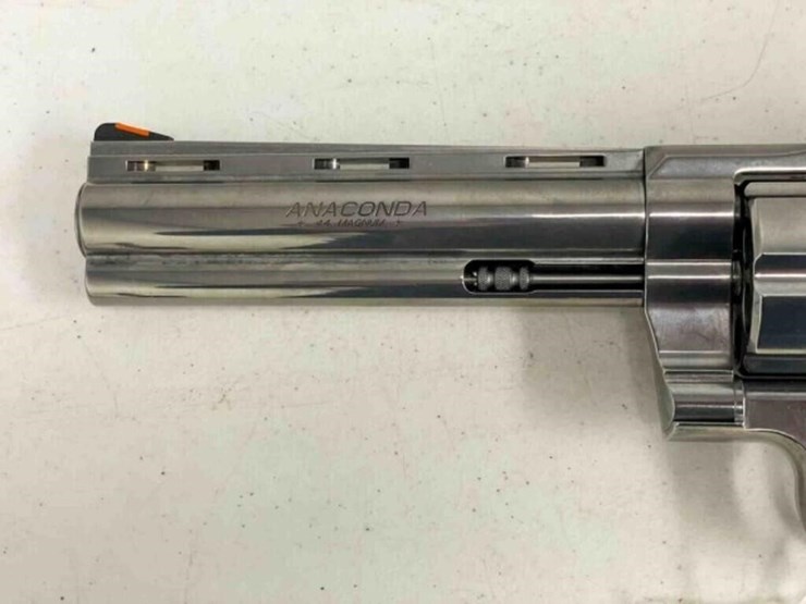 colt-revolver-image-3