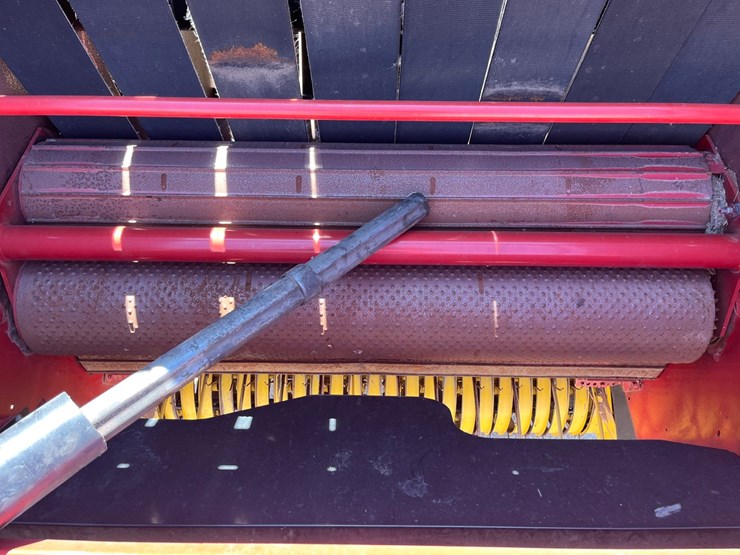 2007-new-holland-br7090-image-8