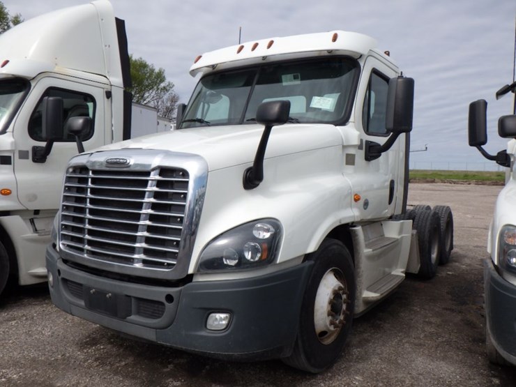 2017-freightliner-cascadia-125-image-1