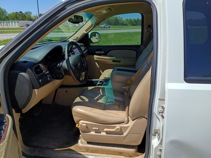 2008-chevrolet-tahoe-image-28