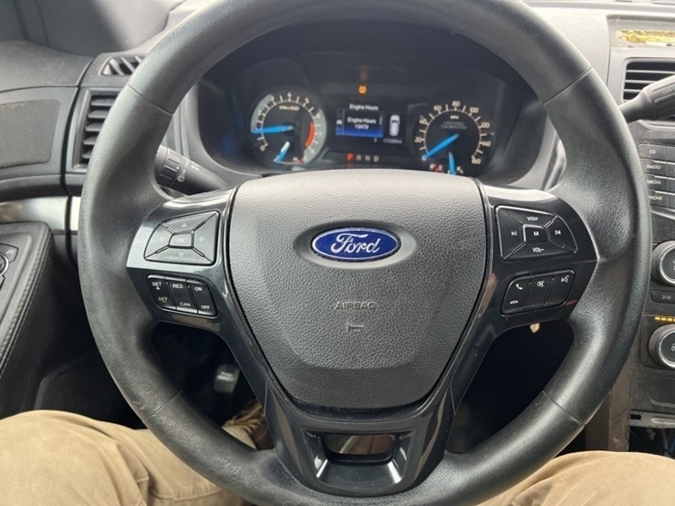 2017-ford-explorer-image-30