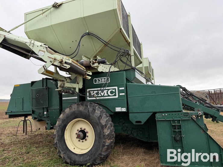 2012-kmc-3386-peanut-combine-image-4