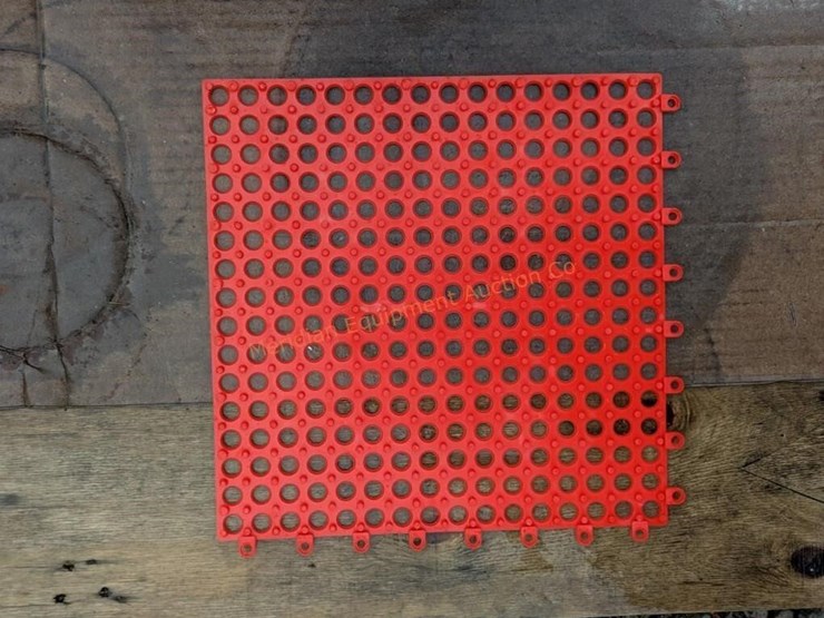 ~72--red-interlocking-rubber-floor-tiles-image-8